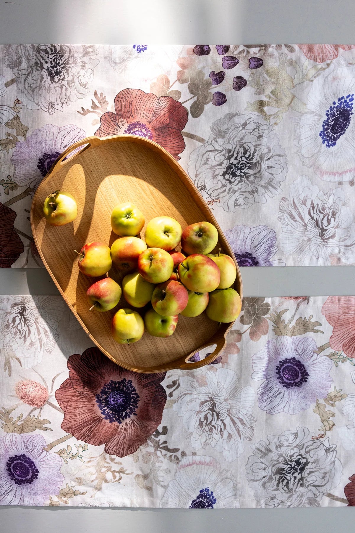 Leinikki bordslöpare i halvlinne 45 × 160 cm, ljusbrun – Pentik