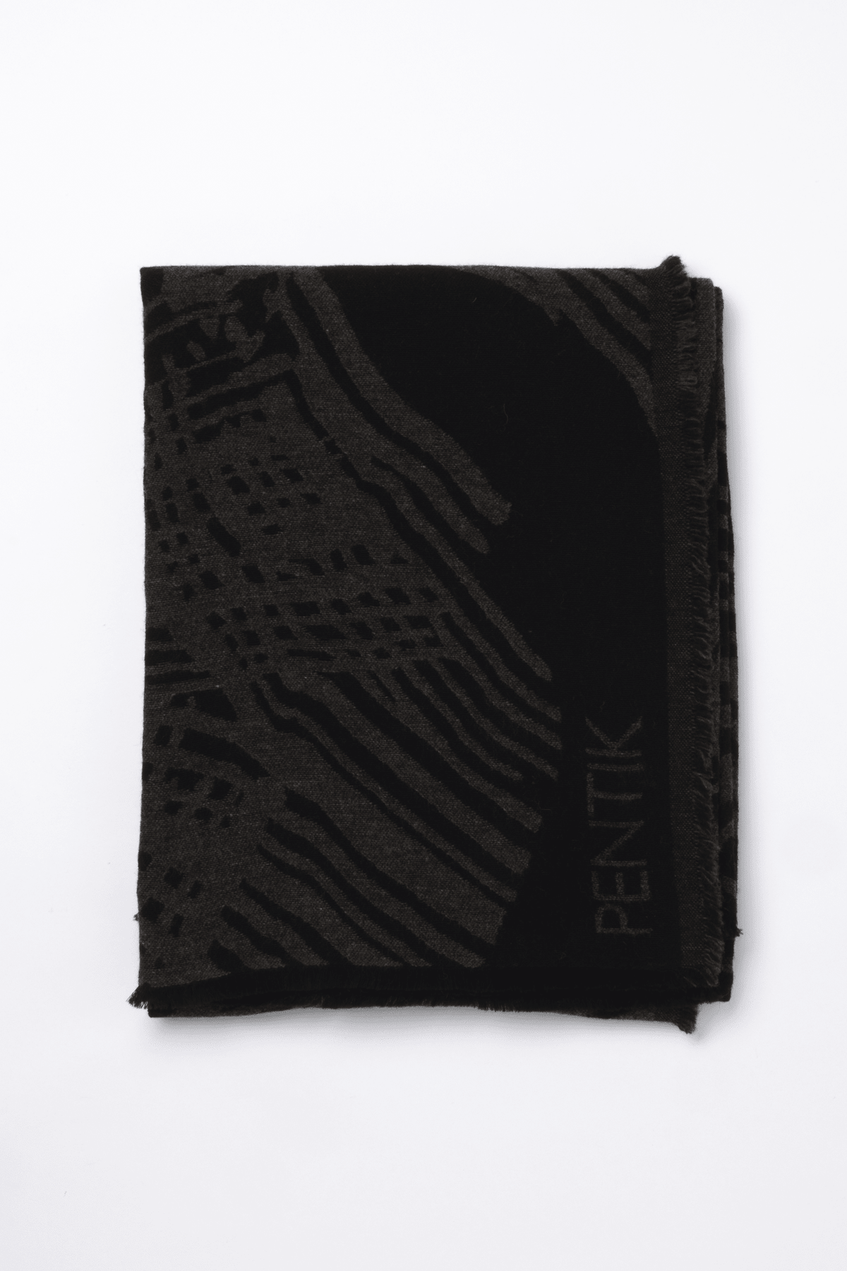 Hiillos pläd, 130 × 170 cm, svart – Pentik