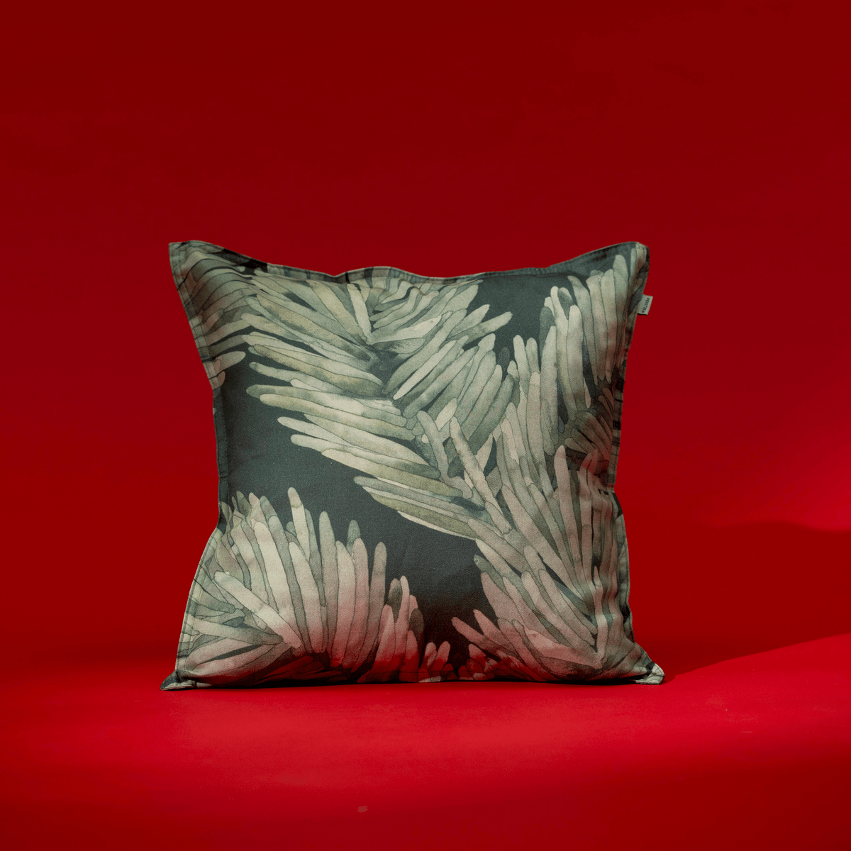 Kuddfodral Hopeakuusi 45 × 45 cm grön – Pentik
