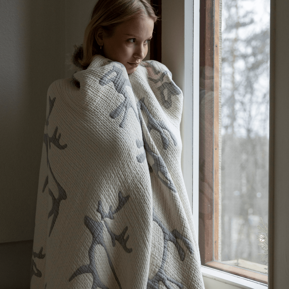 Saaga sängöverkast, 250 × 230 cm, ljusgrå – Pentik