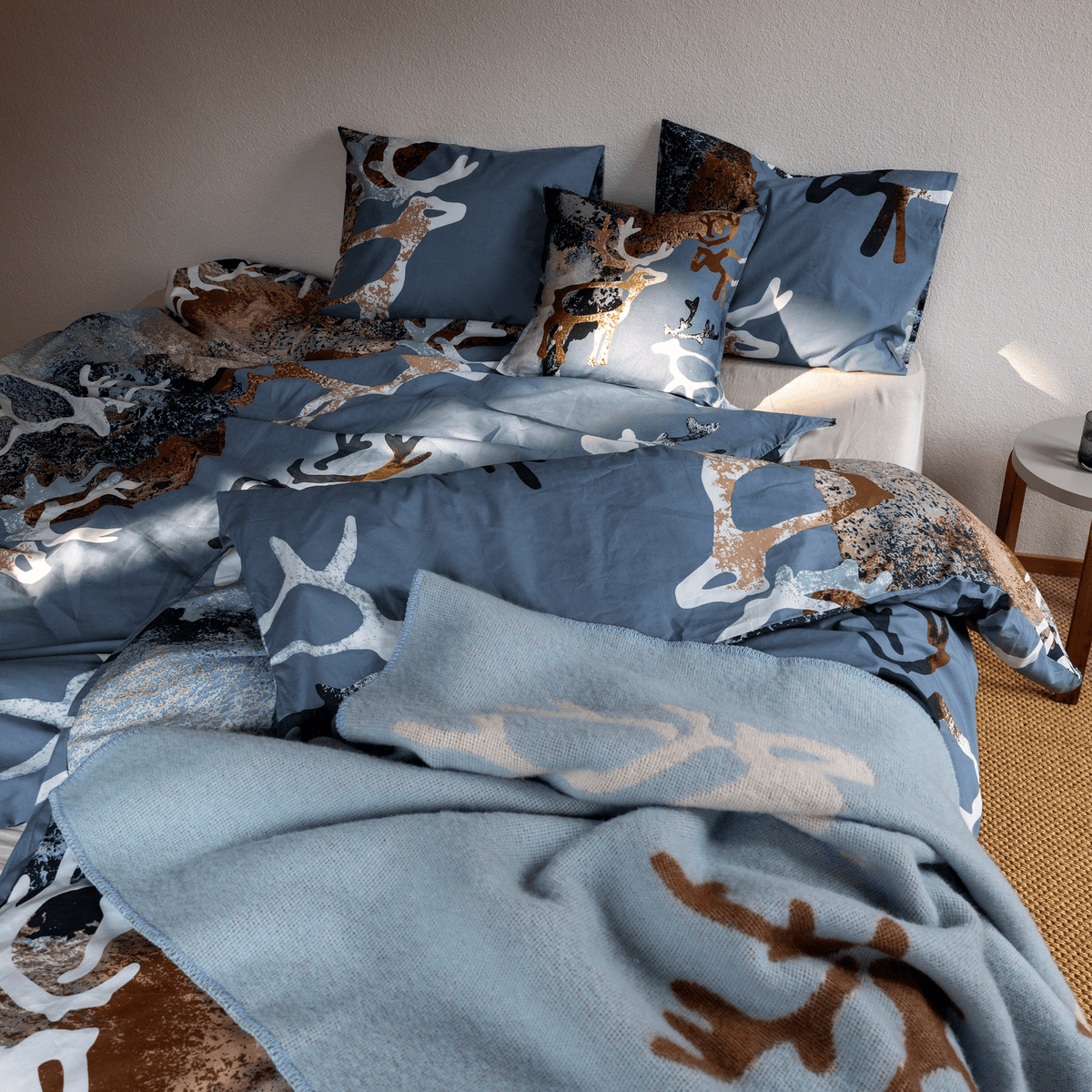 Saaga kuddfodral, 45 × 45 cm, linfärgad och blå – Pentik